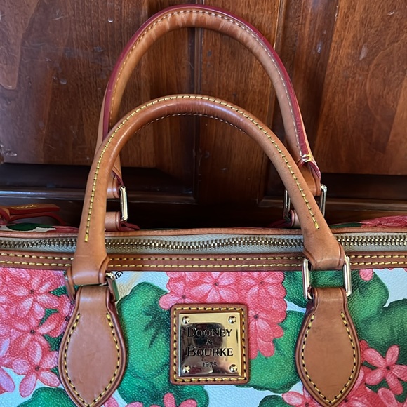 Dooney & Bourke Satchel crossbody bag genuine leather geraniums pink/red/gree - Picture 7 of 17